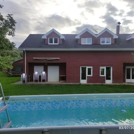 Holiday home Amplia Con Jardin Y Piscina Pequena Oruna