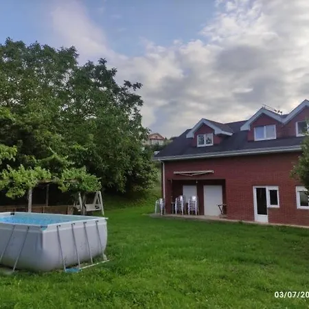 Holiday home Amplia Con Jardin Y Piscina Pequena *