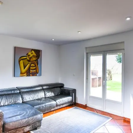 Amplia Con Jardin Y Piscina Pequena Holiday home *